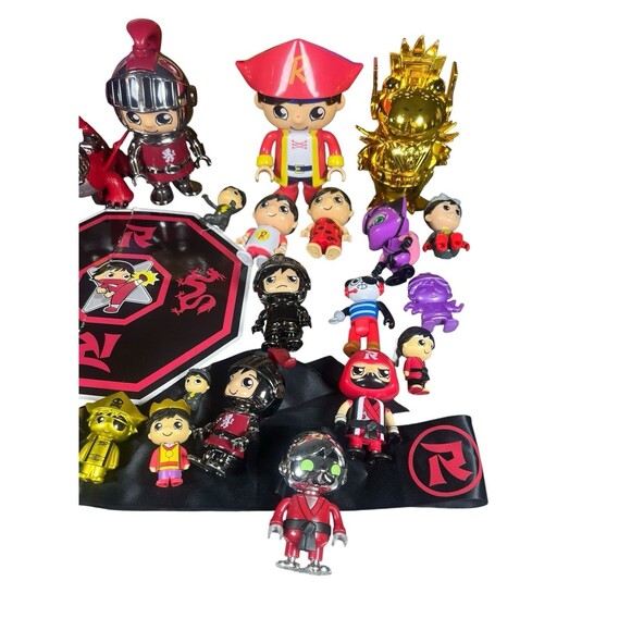 Ryan’s World Giant Mystery Chest Lot Figures Accessories Dragon Pirate Knight - Picture 3 of 14